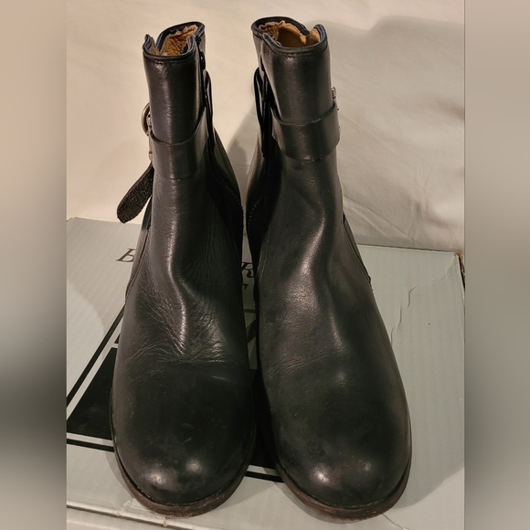 Frye Malorie Knotted Short. Color: Black. Size: 9 - Picture 3 of 10